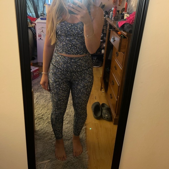 Gilly hicks workout set - Picture 4 of 11